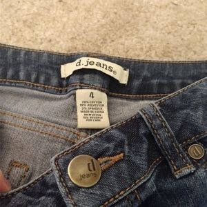 D. Jeans flared leg jeans